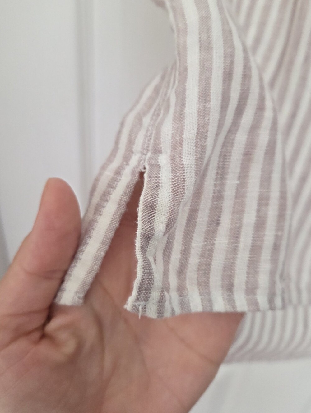 Christian Siriano Taupe White Striped 100% Linen Pocket Top Size Medium - Picture 3 of 6